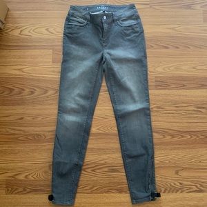 White House Black Market, Size 2. EUC